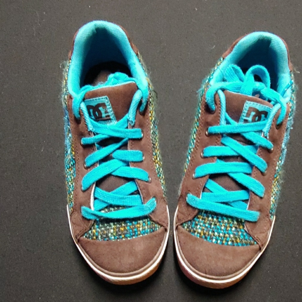 Womans DC shoes size 9 Chelsea modle